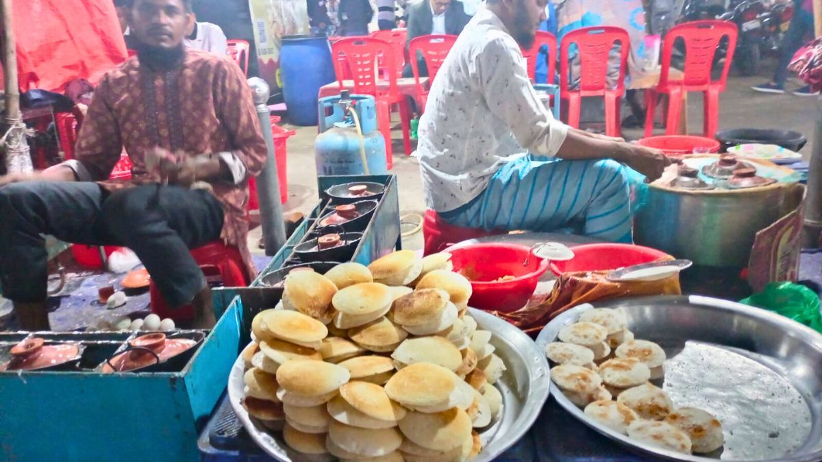 চিতই, পাটিসাপটা আর ভর্তার স্বাদে প্রাণবন্ত শীতের সন্ধ্যা