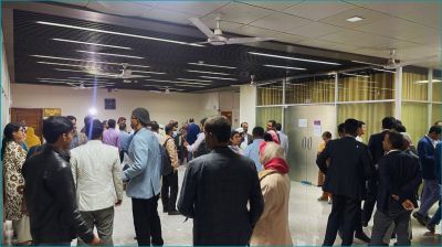 ১০ দাবিতে সিইসি দপ্তরে সহকারী কর্মকর্তারা