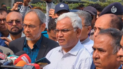 ডাক্তারদের চিকিৎসা গ্রহণ করতে পারছেন খালেদা জিয়া : ডা. জাহিদ