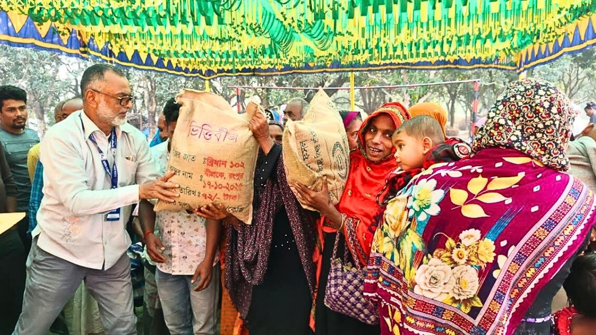 ঠাকুরগাঁওয়ে ৪০০ কৃষককে বিনামূল্যে ধানের বীজ ও প্রশিক্ষণ প্রদান