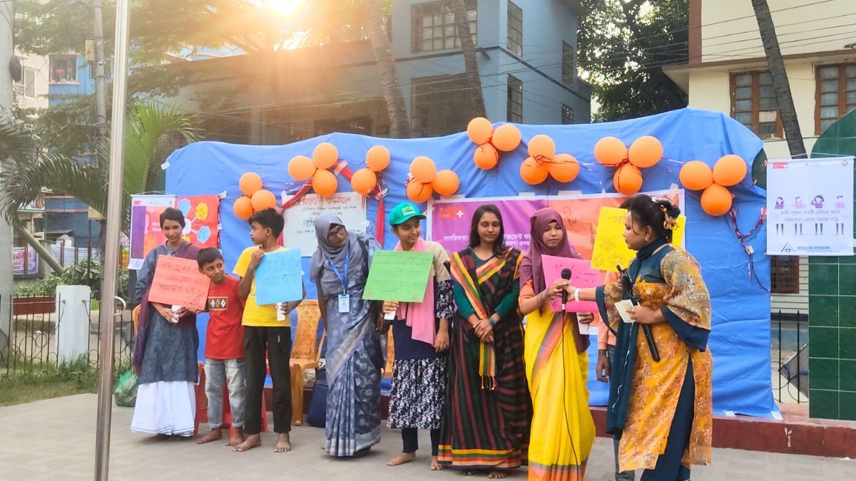 সাভারে নারীর প্রতি সহিংসতা রোধে নাট্য প্রদর্শনী