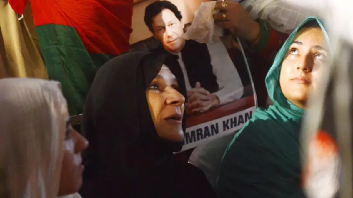 কারাগারে ইমরান খানের সঙ্গে সাক্ষাৎ করে যা বললেন তার বোন