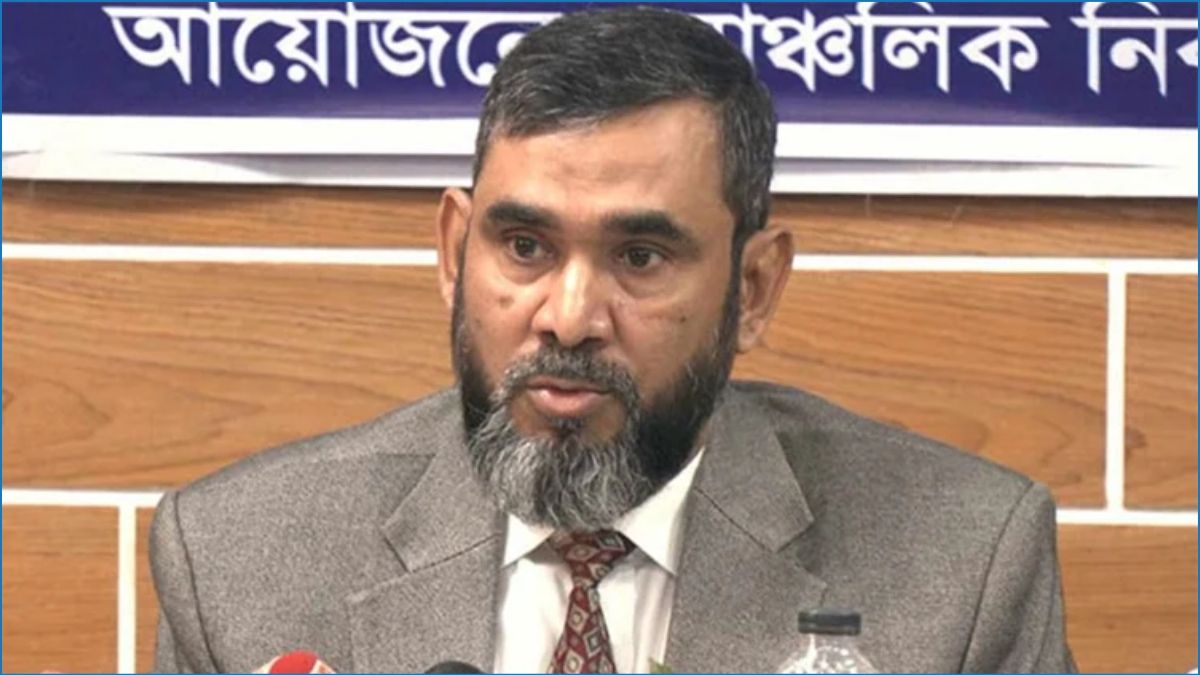 নির্বাচনে ভুয়া সাংবাদিক রোধে থাকছে ব্যবস্থা : ইসি সানাউল্লাহ