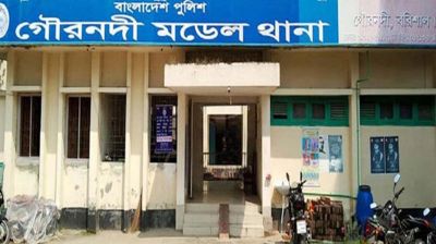 গৌরনদীতে বাসের ধাক্কায় হকার নিহত