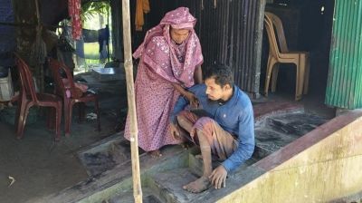 প্রতিবন্ধী স্বামীকে নিয়ে মানবেতর দিন কাটছে কমলার