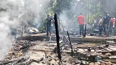 বাউফলে মানসিক ভারসাম্যহীন ছেলের আগুনে পুড়ল বসতঘর