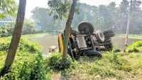 পটিয়ায় নিয়ন্ত্রণ হারিয়ে ট্রাক খাদে, অল্পের জন্য বেঁচে গেল প্রাণ