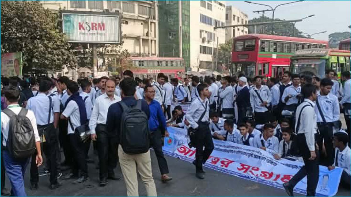 ৫ কলেজের শিক্ষার্থীদের শাহবাগ অবরোধ