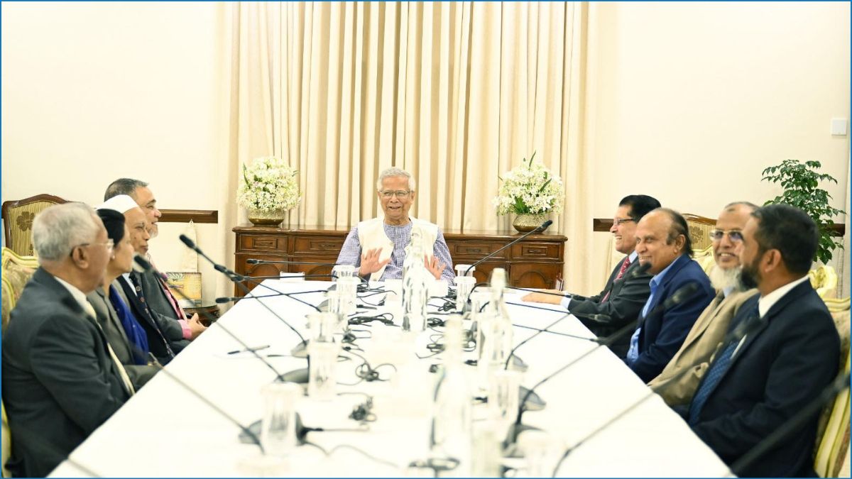 নির্বাচন ও গণভোটের প্রস্তুতি সম্পর্কে প্রধান উপদেষ্টাকে অবহিত করলেন সিইসি