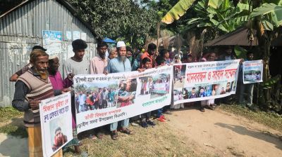 বাবা হত্যার বিচার দাবিতে মানববন্ধনে জন্মান্ধ ছেলে