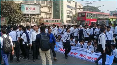 ৫ কলেজের শিক্ষার্থীদের শাহবাগ অবরোধ