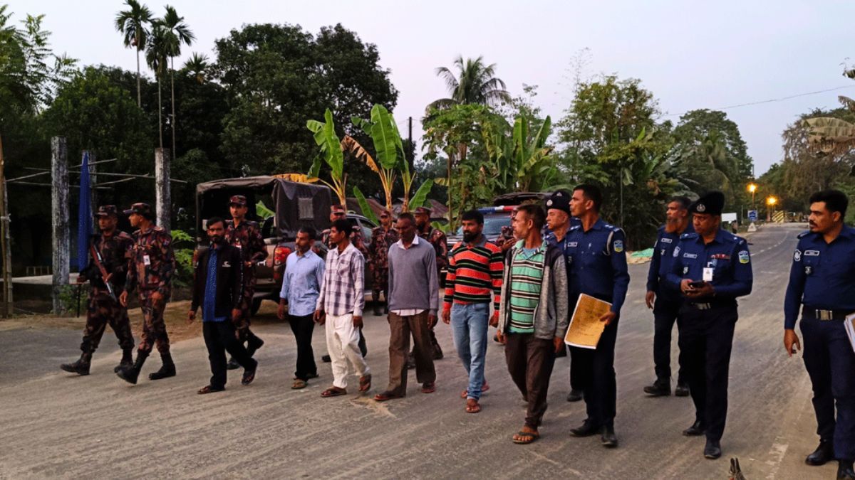 ১৩ মাস ভারতে কারাভোগ শেষে দেশে ফিরলেন কুড়িগ্রামের ৬ জেলে