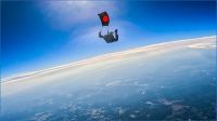 বিজয় দিবসে সর্বাধিক পতাকা হাতে প্যারাস্যুটিং