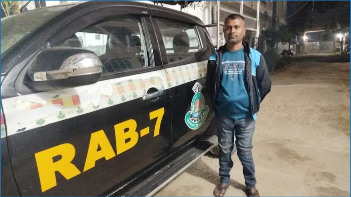 ডাকাতি ও হত্যা মামলায় সাজাপ্রাপ্ত পলাতক আসামি ফেনী থেকে গ্রেপ্তার