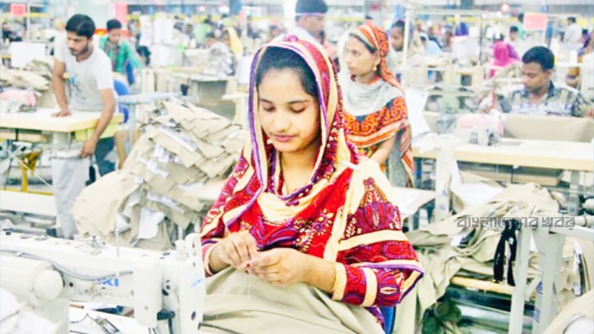 বৈশ্বিক প্রতিযোগিতায় পিছিয়ে পড়ছে পোশাক খাত