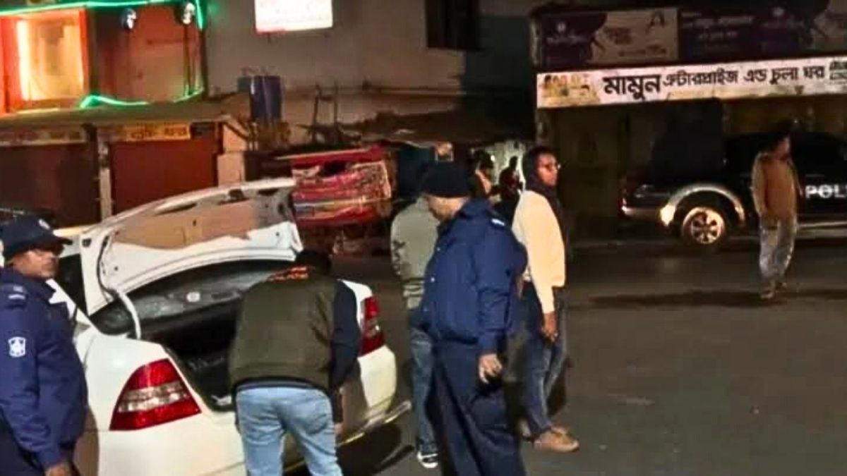 যশোরে যুবলীগের ঝটিকা মিছিলকে কেন্দ্র করে কঠোর তল্লাশি