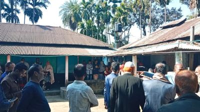 বীরগঞ্জে গলা কেটে হত্যা রহস্য উদঘাটনে পুলিশের তৎপরতা