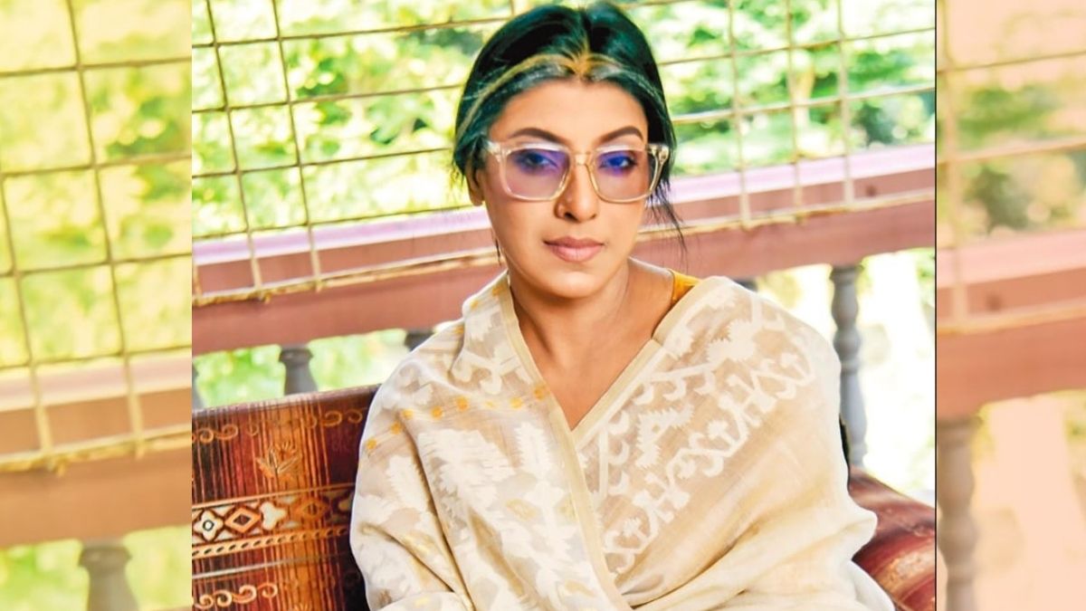 ৫৫ বছর আগের লুকে সাদিয়া ইসলাম মৌ