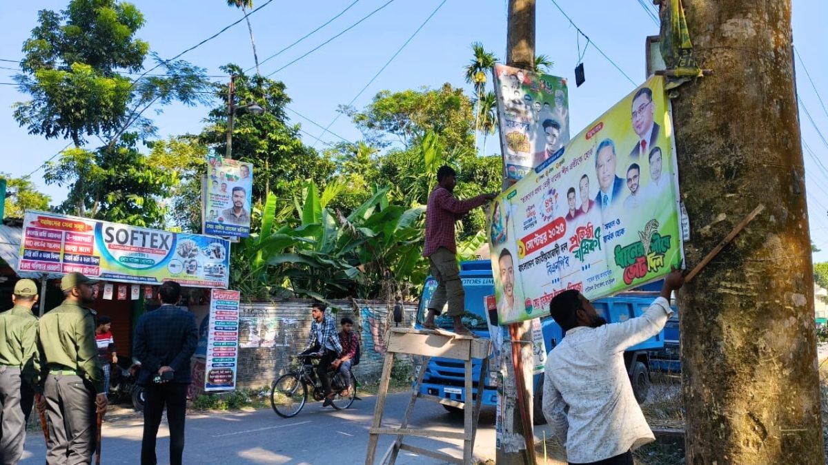 বাউফলে রাজনৈতিক ব্যানার–ফেস্টুন অপসারণে অভিযান