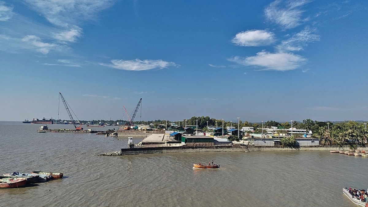 সীতাকুণ্ড উপকূলে নৌ পুলিশের অভিযান, ১১ অবৈধ নৌযান আটক