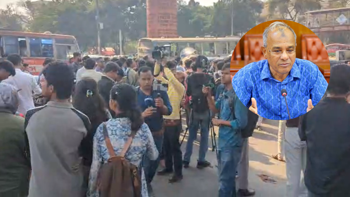 স্বরাষ্ট্র উপদেষ্টার পদত্যাগ দাবিতে ছাত্রশক্তির শাহবাগ অবরোধ