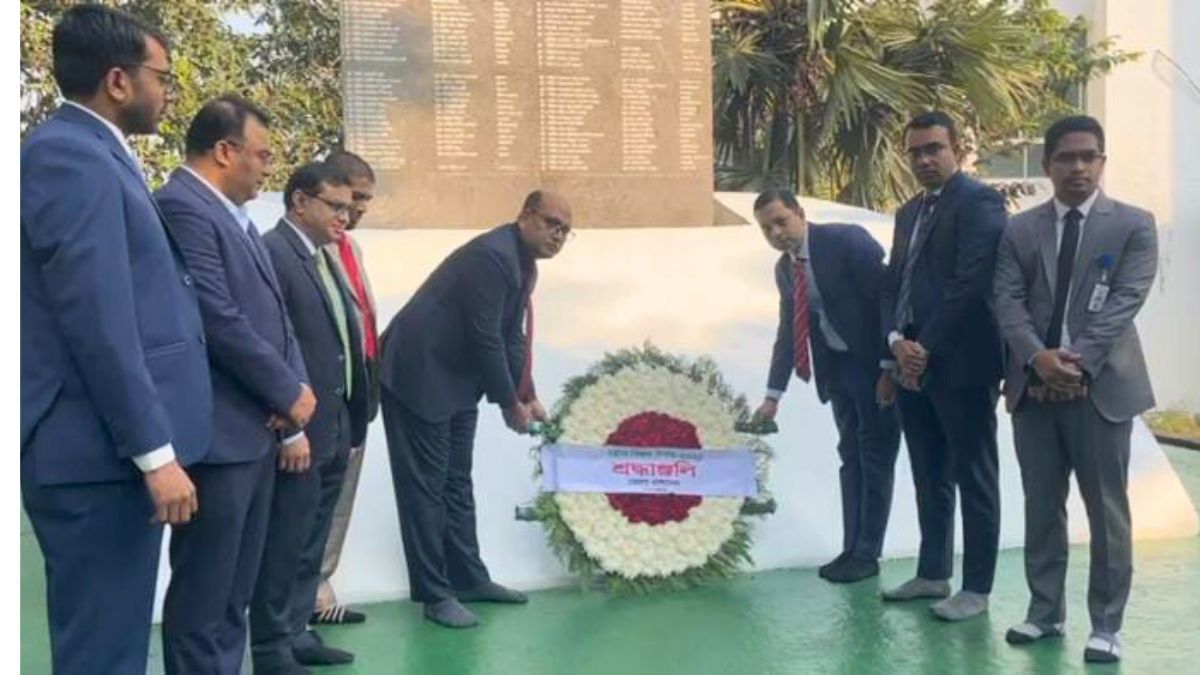 গোপালগঞ্জে শ্রদ্ধা ও কুচকাওয়াজে বিজয় দিবস উদযাপন