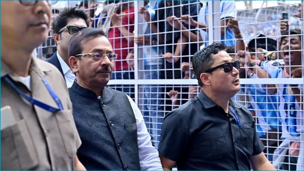 মেসির সফরে বিশৃঙ্খলার জেরে পদত্যাগ পশ্চিমবঙ্গের ক্রীড়ামন্ত্রীর