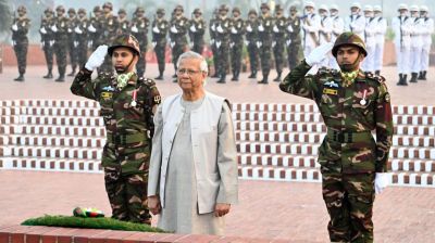 বিজয় দিবসে জাতীয় স্মৃতিসৌধে প্রধান উপদেষ্টার বীর শহীদদের প্রতি শ্রদ্ধা