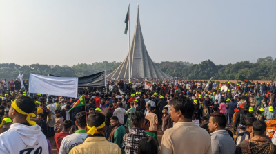 বিজয় দিবস উদযাপনে স্মৃতিসৌধে জনতার ঢল