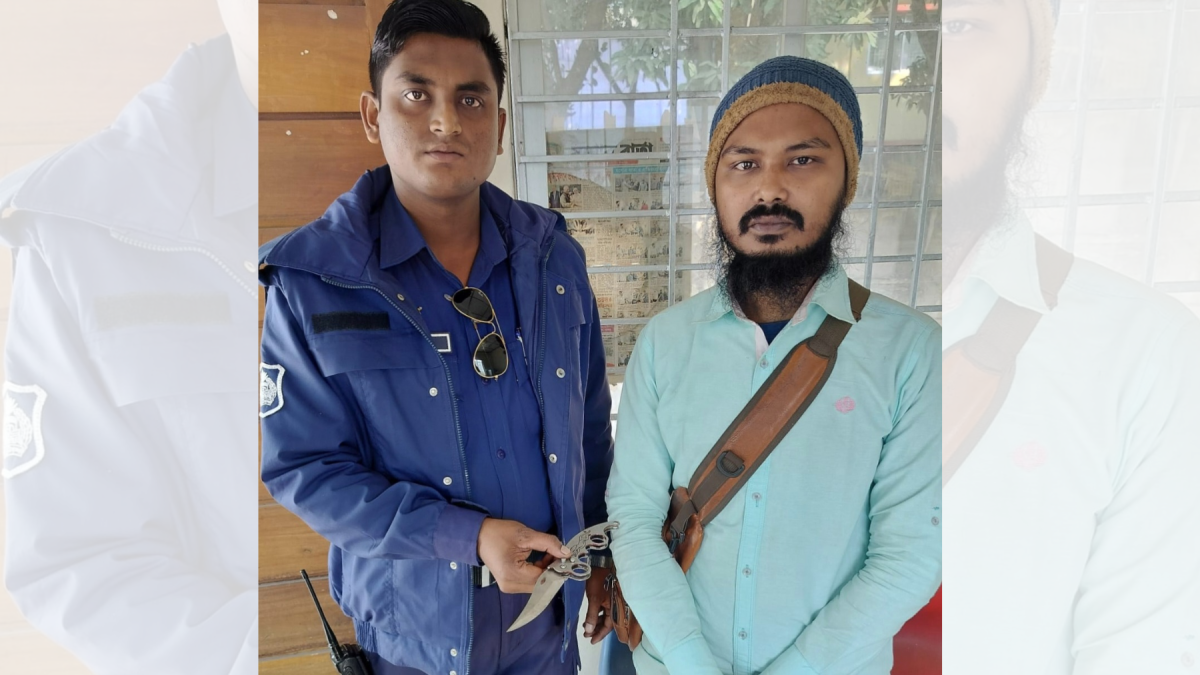 যশোরে বার্মিজ চাকুসহ হাসপাতালে যুবক আটক