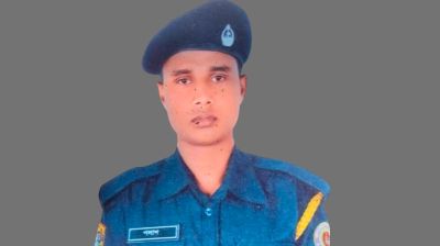 নওগাঁয় বাসের চাপায় কারারক্ষীর মৃত্যু