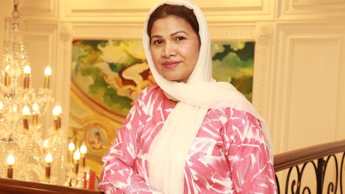 এক যুগে ৫০ নাটক নির্মাণের মাইল ফলক স্পর্শ করলেন নাজনীন হাসান খান