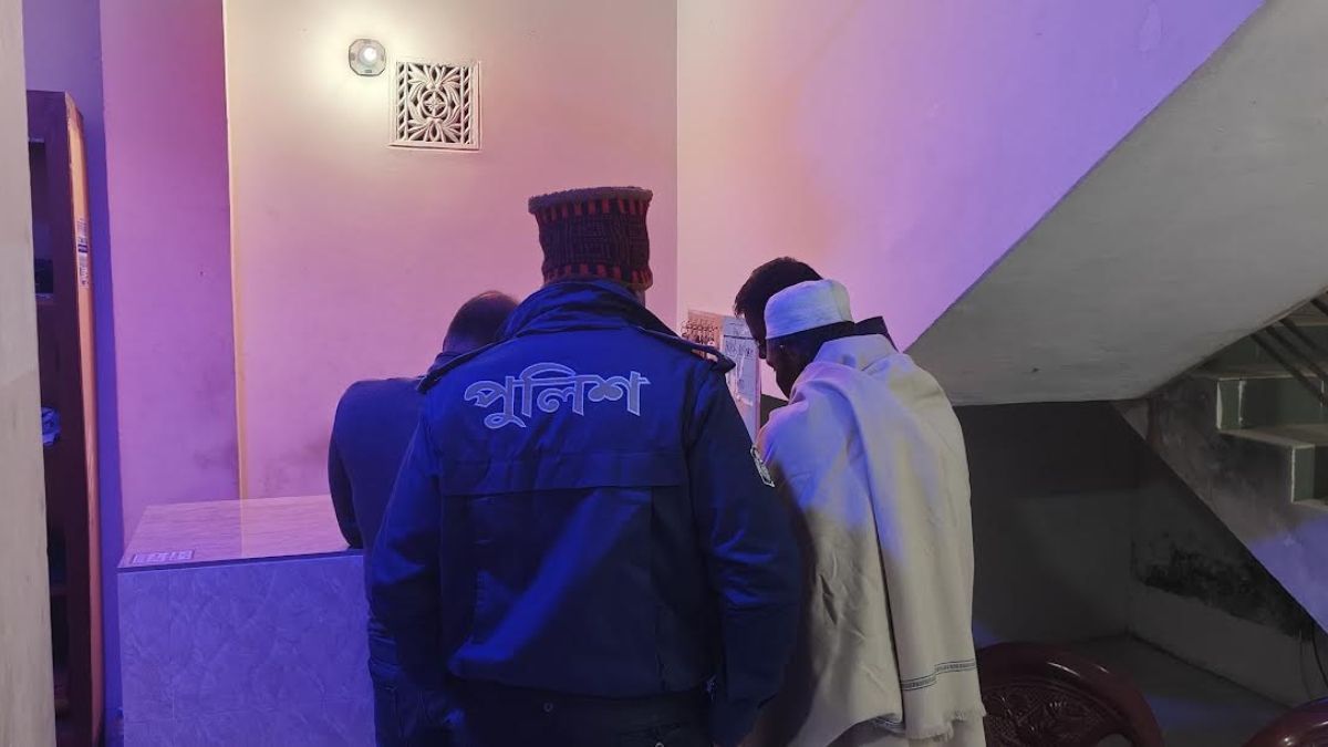 কুয়াকাটায় আবাসিক হোটেল থেকে নারী পর্যটকের ঝুলন্ত মরদেহ উদ্ধার