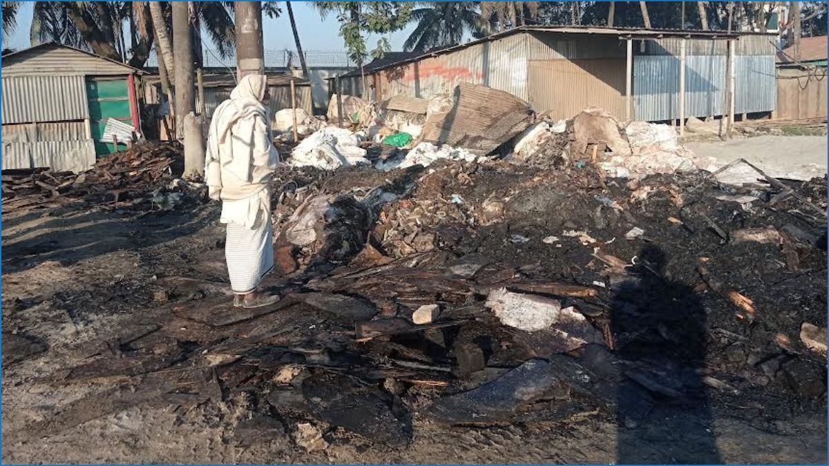 গাজীপুরে ভাঙ্গারির দোকানে আগুন, পুড়েছে ২টি ট্রাক