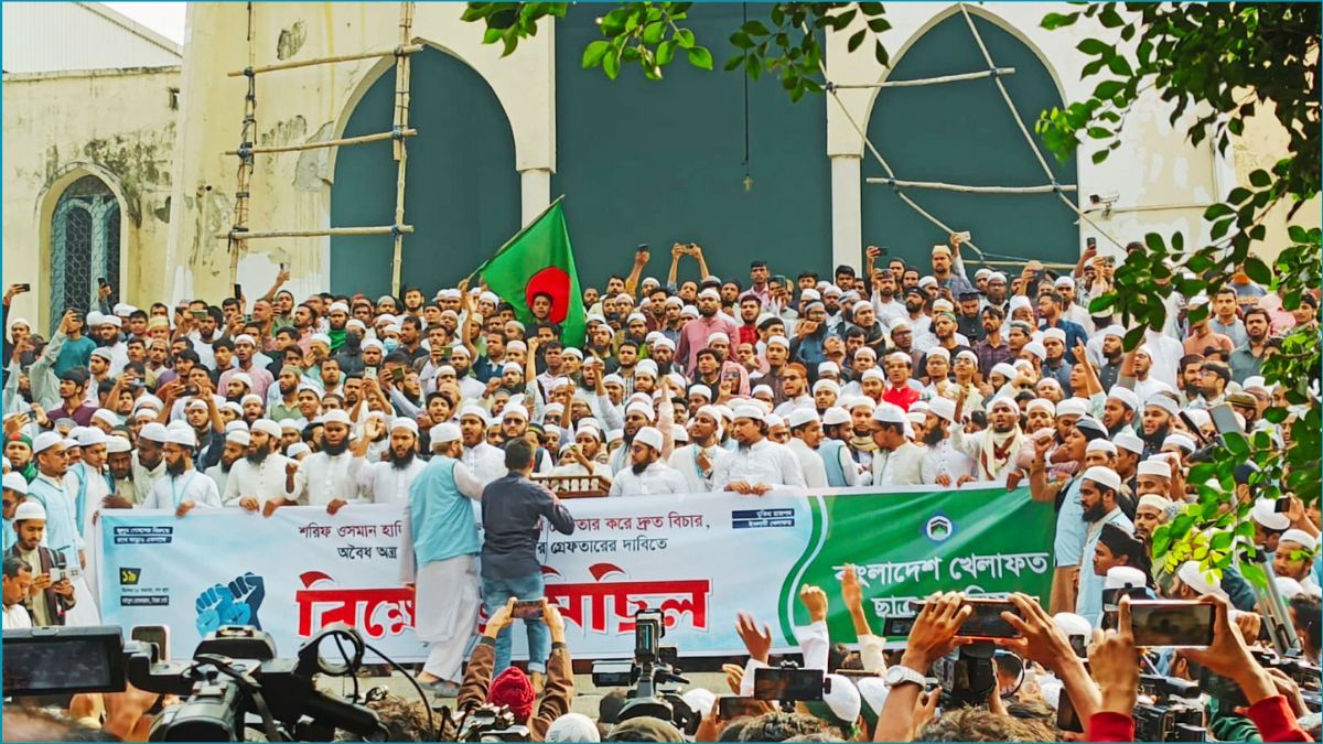 হাদি হত্যার প্রতিবাদে বায়তুল মোকাররমে বিক্ষোভ