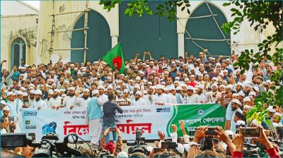 হাদি হত্যার প্রতিবাদে বায়তুল মোকাররমে বিক্ষোভ