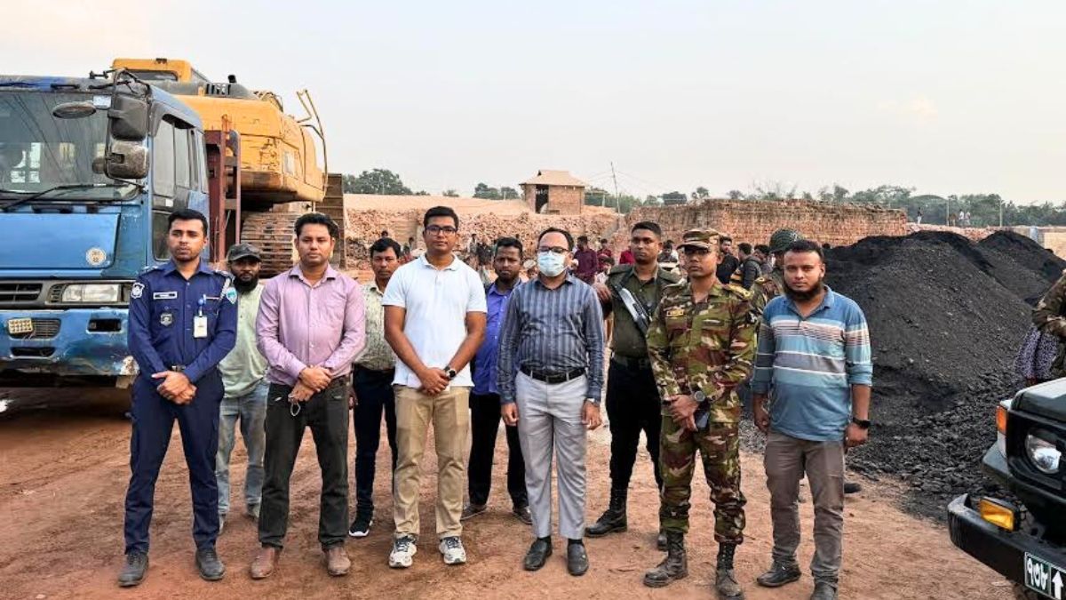 বুড়িচংয়ে অবৈধ ইটভাটার বিরুদ্ধে ভ্রাম্যমাণ আদালত,  ২ ভাটা উচ্ছেদ