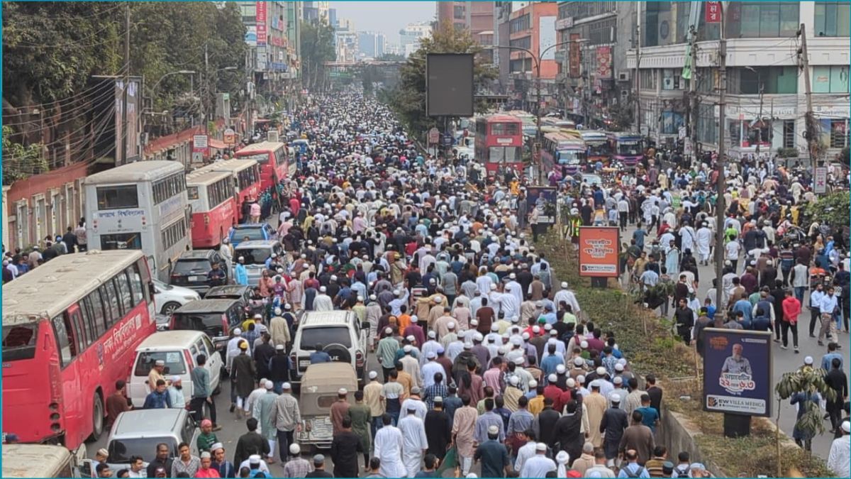 জানাজা শেষে শাহবাগ অভিমুখে জনস্রোত