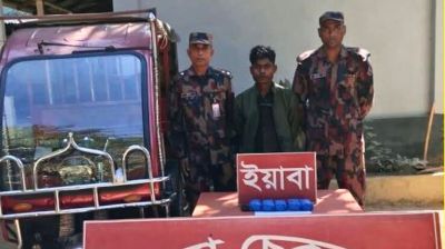 ১০ হাজার ইয়াবাসহ পাচারকারী আটক