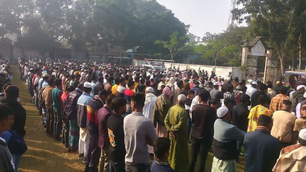 টাঙ্গাইলে ৩ বন্ধুর জানাজায় হাজারো মানুষের ঢল