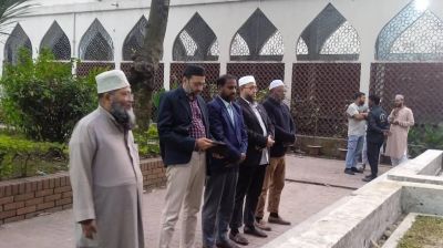 শহীদ হাদির কবরের পাশে সীতাকু‌ণ্ডের জামায়াত প্রার্থী আনোয়ার সিদ্দিক