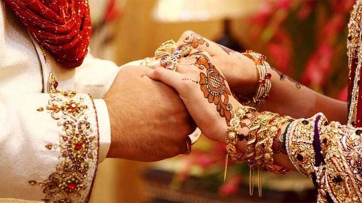 মুসলিম ও হিন্দু আইনে কী বলে?