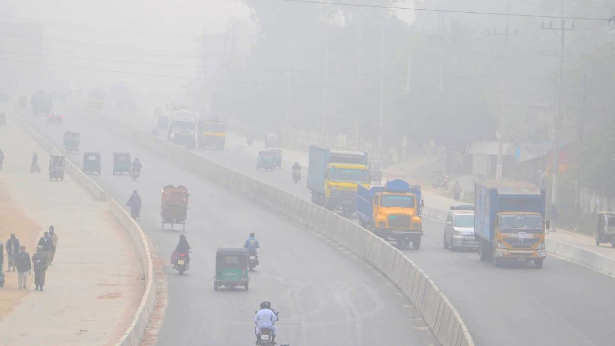 বগুড়ায় ঘন কুয়াশায় বিপর্যস্ত জনজীবন, মৌসুমের সর্বনিম্ন তাপমাত্রা