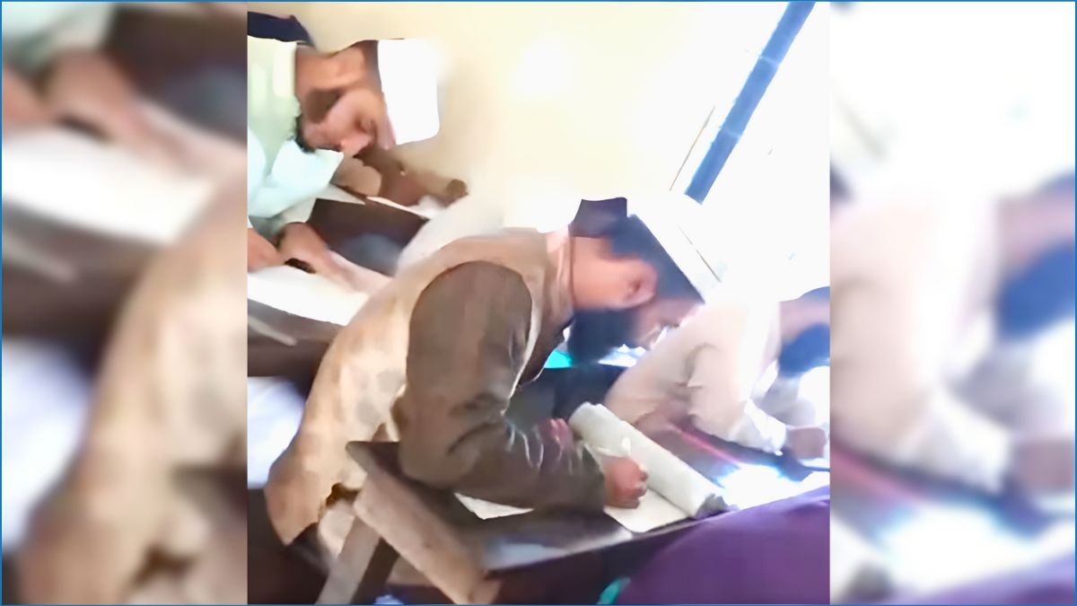 প্রকাশ্যে বই খুলে অনার্স পরীক্ষা দিলেন মাদরাসা শিক্ষার্থীরা