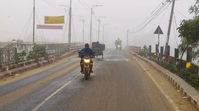 ঠাকুরগাঁওয়ে বৃষ্টির মতো ঝরছে কুয়াশা, তাপমাত্রা নেমে ১১ ডিগ্রিতে
