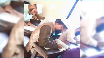 প্রকাশ্যে বই খুলে অনার্স পরীক্ষা দিলেন মাদরাসা শিক্ষার্থীরা