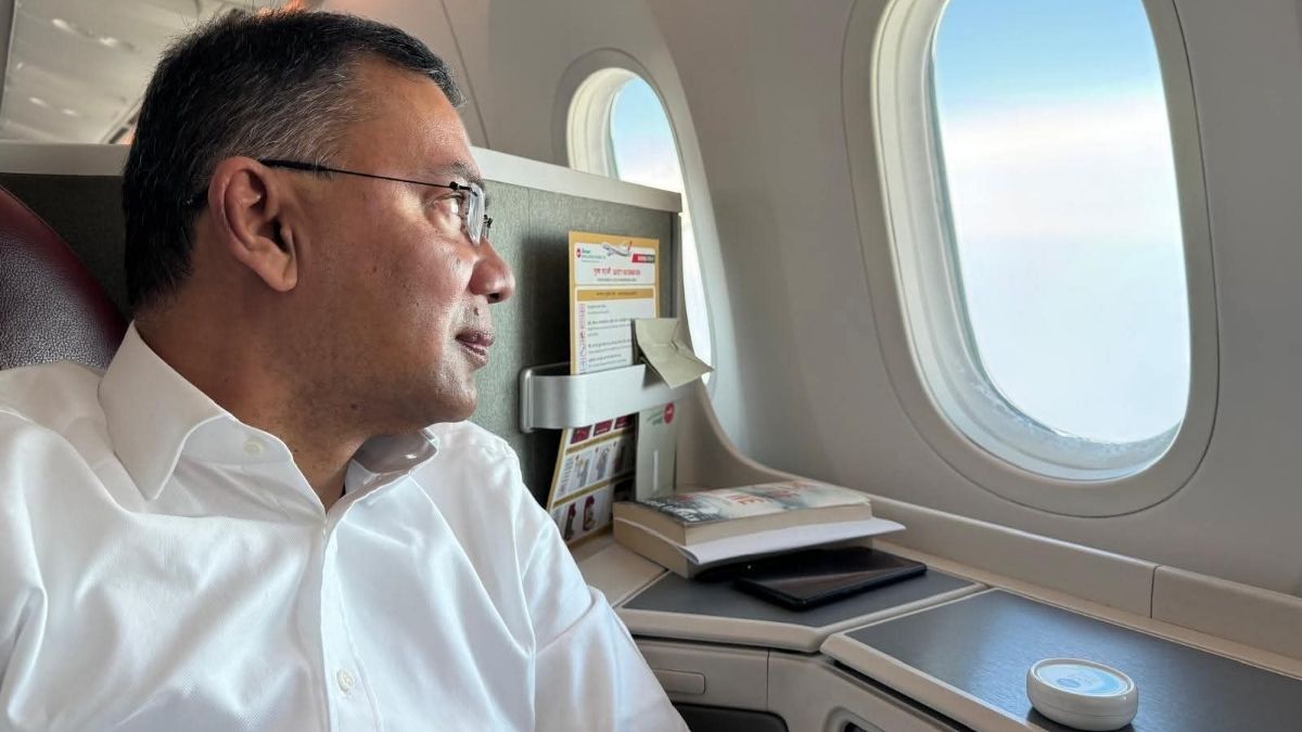 বাংলাদেশের আকাশসীমায় প্রবেশ করেই যা লিখলেন তারেক রহমান