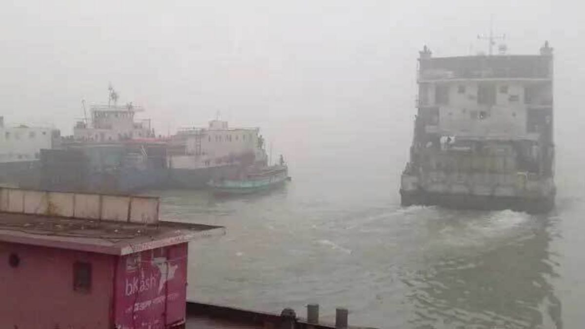 ঘন কুয়াশায় পাটুরিয়া-দৌলতদিয়ায় ফেরি চলাচল বন্ধ