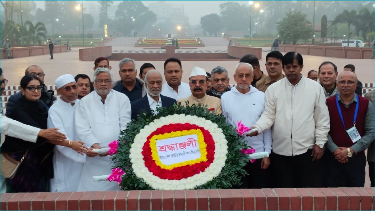 তারেক রহমানের পক্ষে জাতীয় স্মৃতিসৌধে শ্রদ্ধা নিবেদন