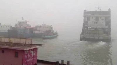 ঘন কুয়াশায় পাটুরিয়া-দৌলতদিয়ায় ফেরি চলাচল বন্ধ